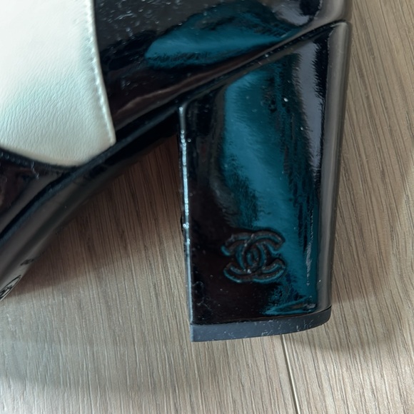Vintage Chanel Black And White Leather Booties - Picture 12 of 13